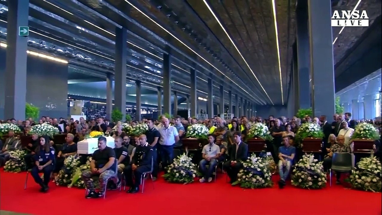 A Genova l'ultimo saluto alle vittime con funerali solenni