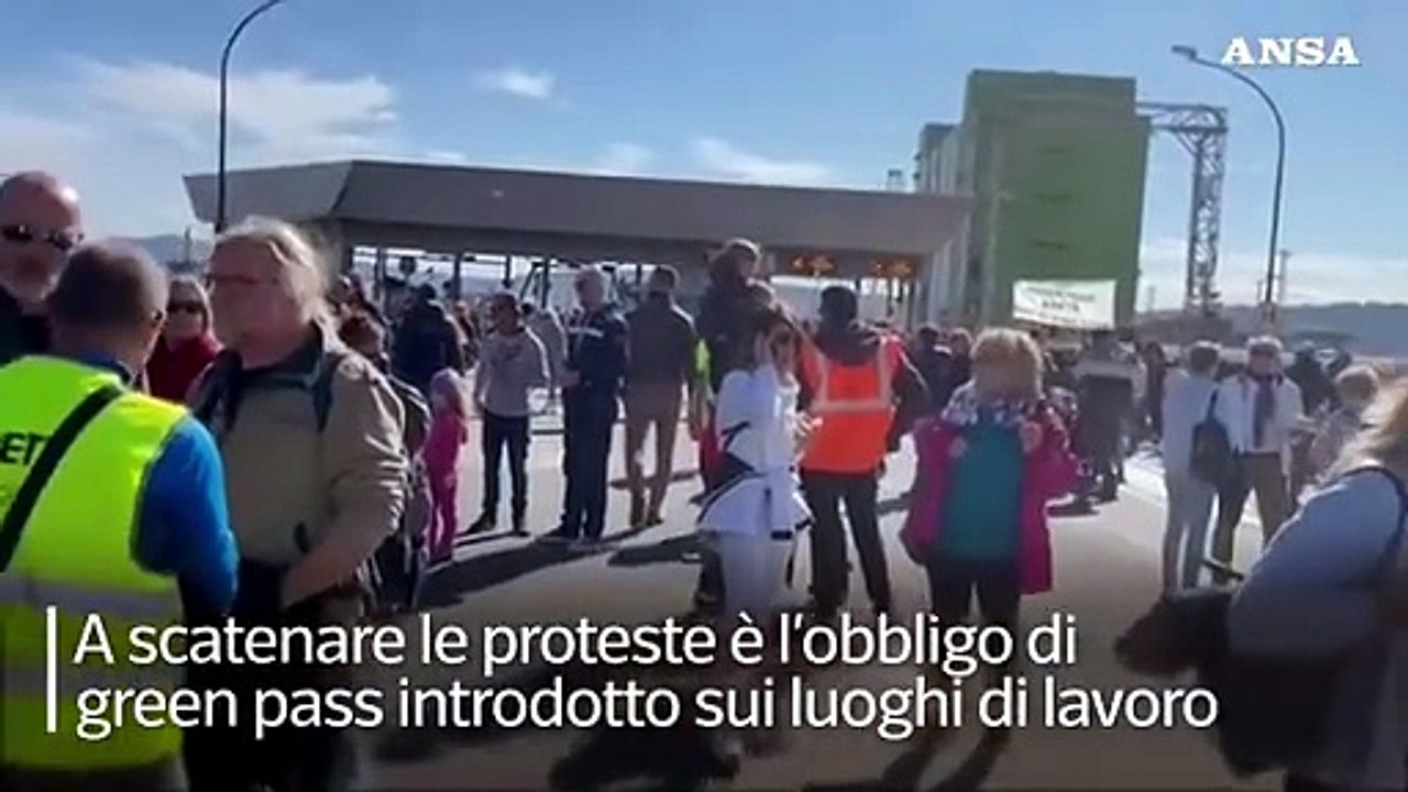 No green pass, la protesta dei portuali di Trieste