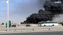 Dubai, in fiamme azienda di smaltimento di rifiuti petroliferi