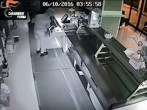 Arrestato ladro seriale: ecco il furto in diretta Video