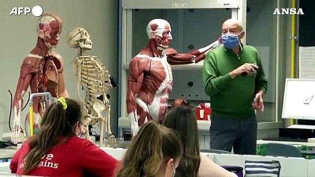 Vaccini, terza dose ai docenti