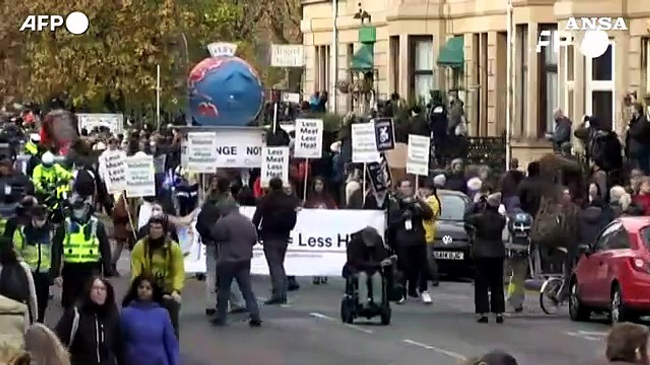 Cop26, in migliaia a Glasgow per la protesta di Fridays for Future