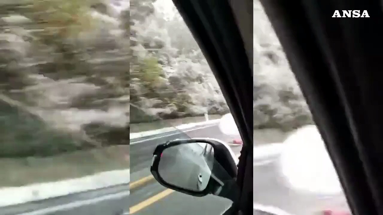 Maltempo: neve in Sardegna, le strade di Nuoro ricoperte da una soffice coltre bianca