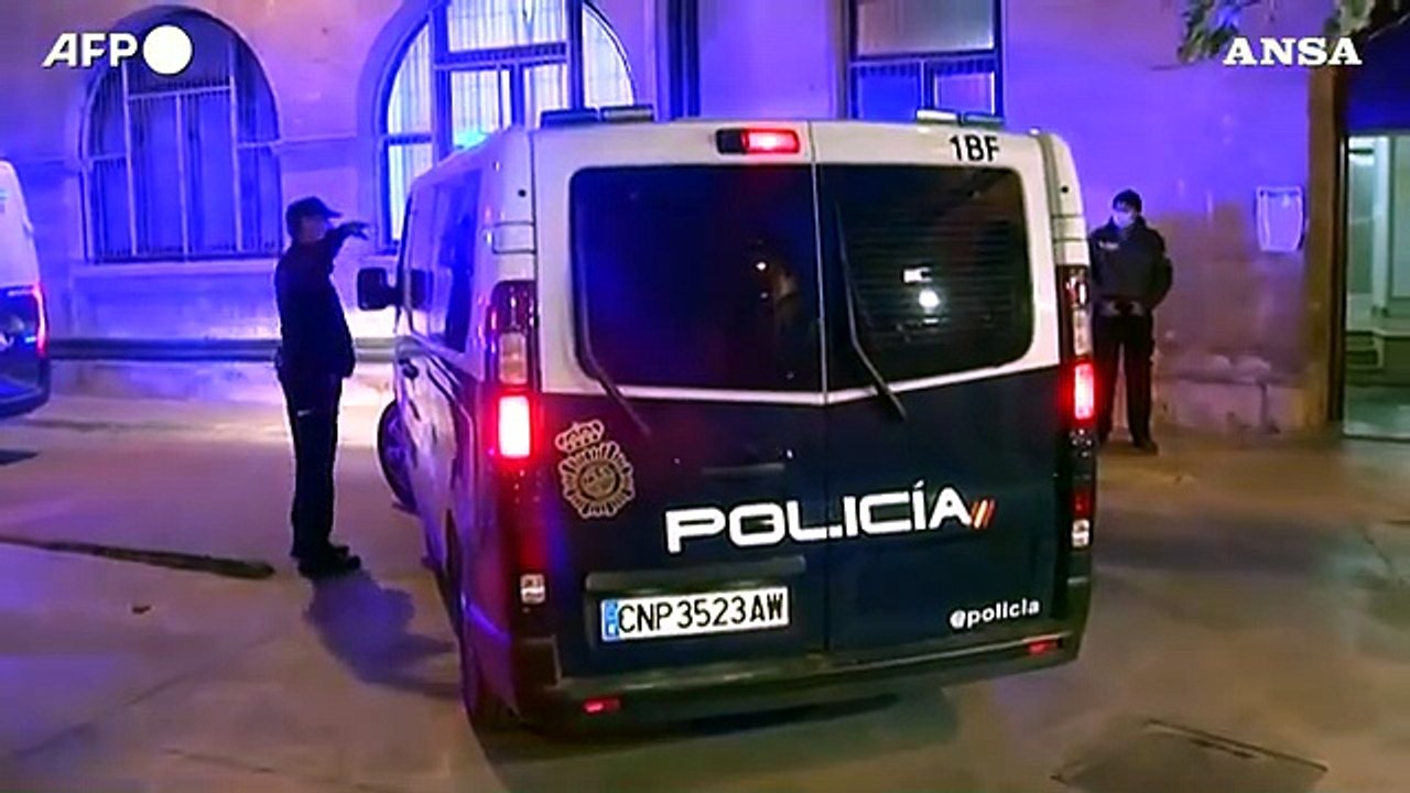 Maiorca, la polizia arresta 12 passeggeri in fuga dopo atterraggio di emergenza