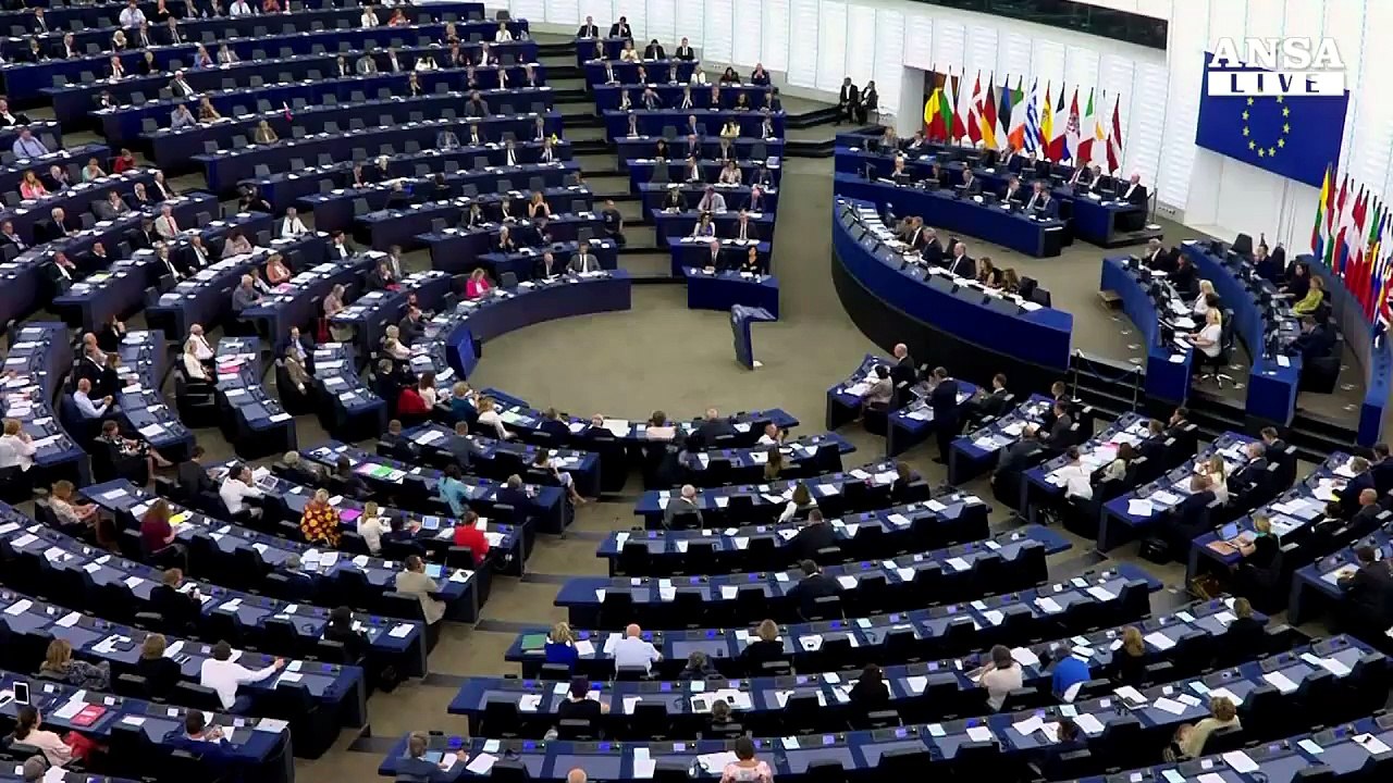 Migranti, Orban sfida l'Unione europea