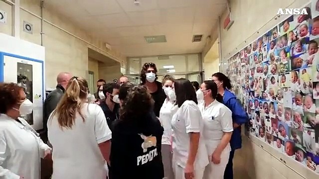 Can Yaman al Policlinico Umberto I: nuovo macchinario e regali ai bambini ricoverati