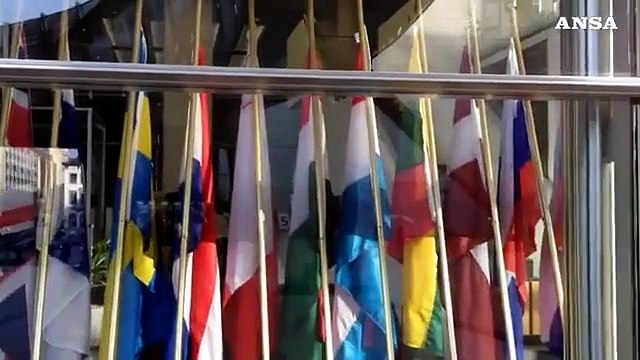 Corte Ue sospende l'obbligo di green pass all'Eurocamera