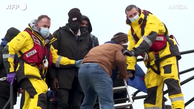 Gran Bretagna, strage di migranti nella Manica: almeno 31 morti