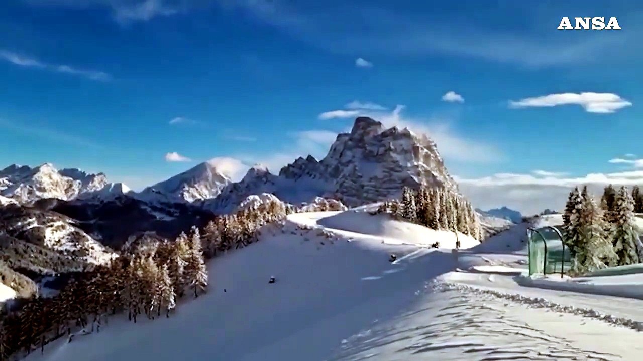 Dolomiti, la spettacolare salita con il gatto delle nevi al rifugio Belvedere