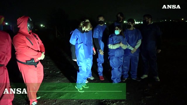 Squid Game approda a Roma, piu' di cento alla prima serata ispirata alla serie tv