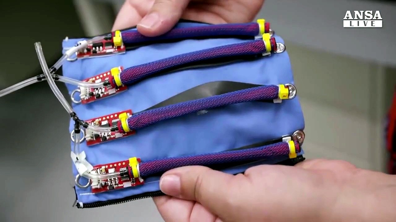 Re Mida moderno, la pelle che trasforma ogni cosa in robot