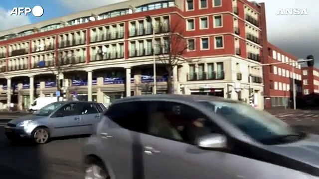 Covid: Olanda, dopo la notte di proteste contro le restrizioni L'Aja fa la conta dei danni