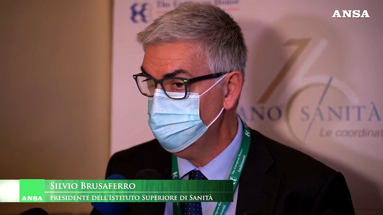 Covid, Brusaferro: "Prudenza e vaccini per il controllo della situazione"