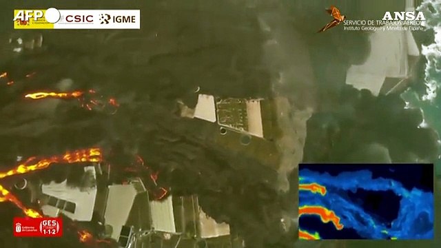 Spagna, la lava del vulcano Cumbre Vieja seppellisce la spiaggia e forma un nuovo delta