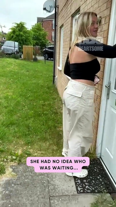 Girl Joyfully Surprises Her Best Friend After 5 Months Apart