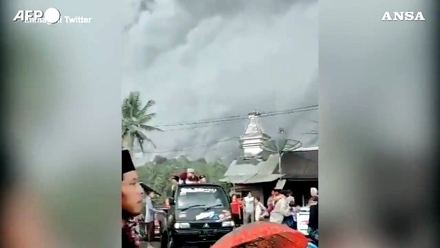 Indonesia: si risveglia il vulcano Semeru, migliaia di evacuati