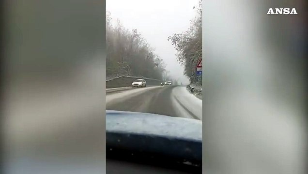 Maltempo: Umbria, la neve imbianca il valico della Somma