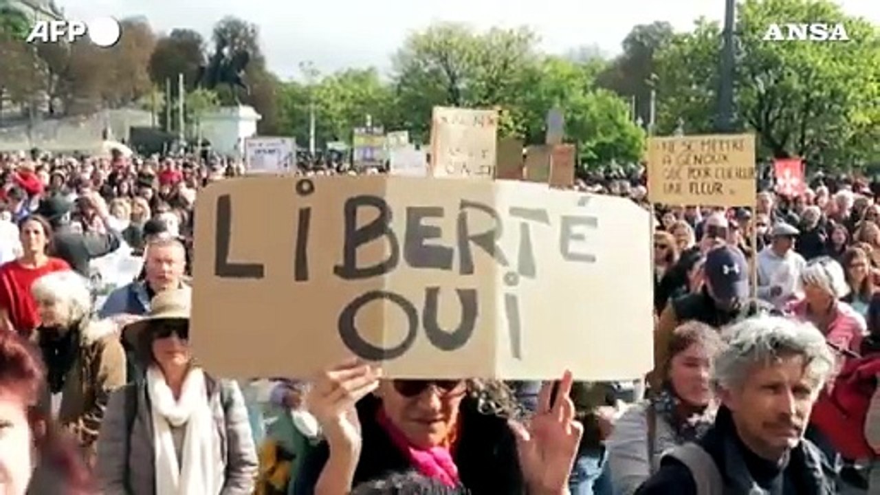 No Green pass, migliaia di persone in corteo a Ginevra