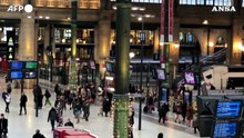 Omicron stravolge il Natale, il Regno Unito e' alle corde
