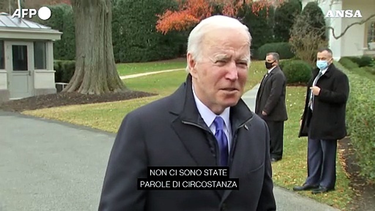 Il presidente Usa avverte Putin: "Se attacca l'Ucraina ci saranno conseguenze come non ha mai visto prima"