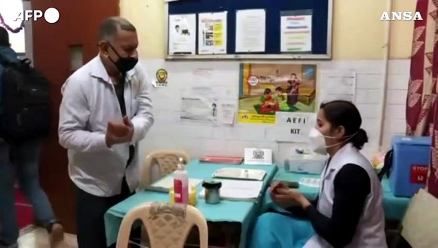 Covid India, iniziata la somministrazione della terza dose di vaccino