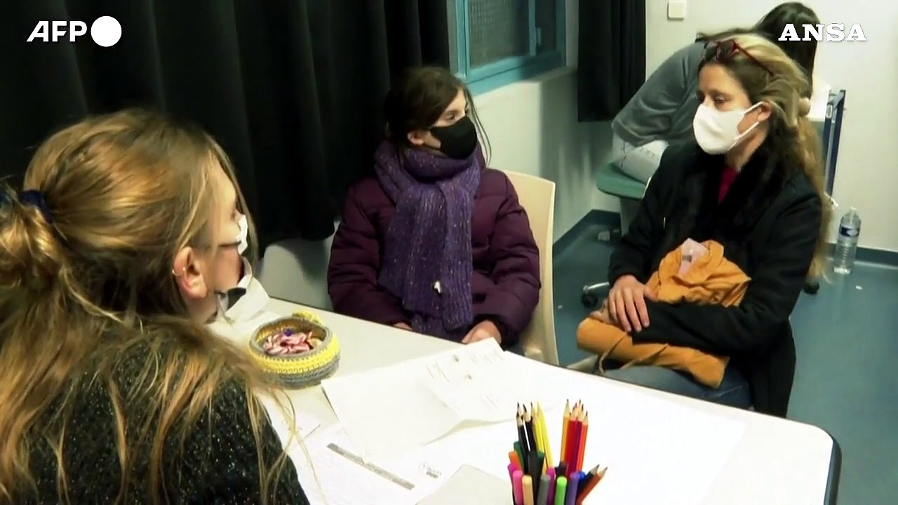 Francia, via libera al vaccino anti-Covid per i bambini fragili dai 5 agli 11 anni