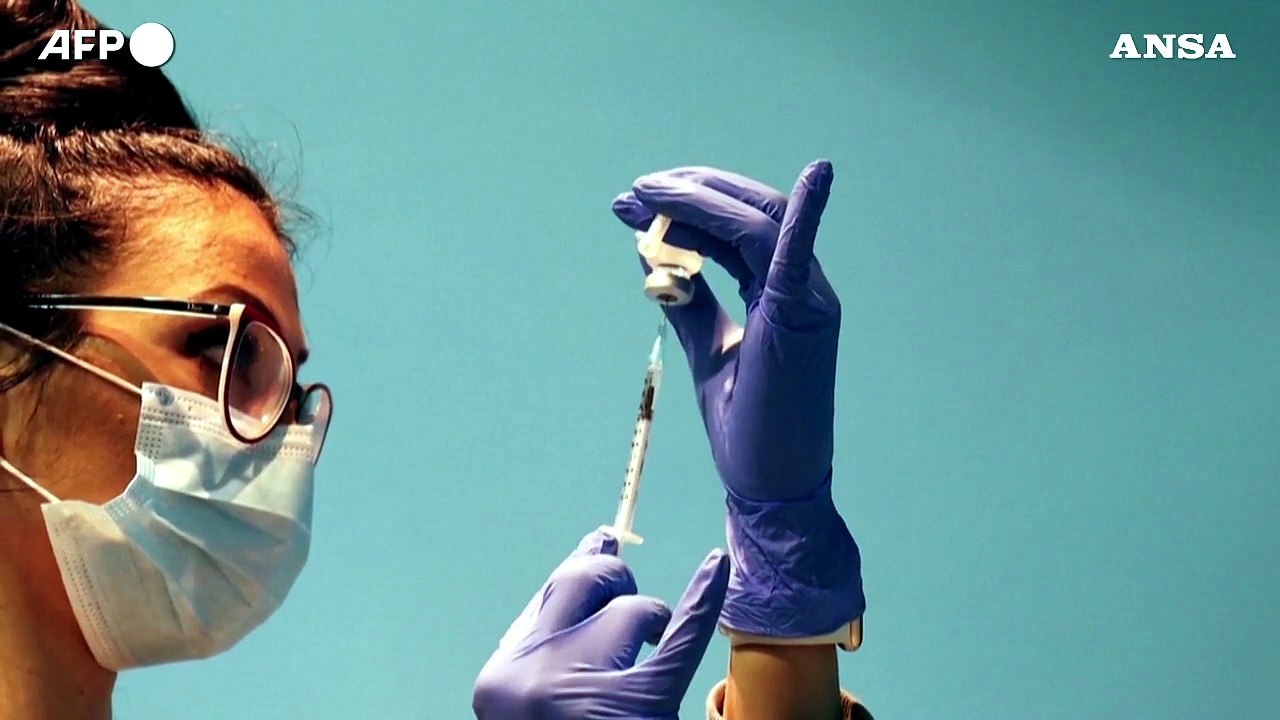 Covid, Iss: "Il vaccino protegge da forme gravi a 5 e 6 mesi"