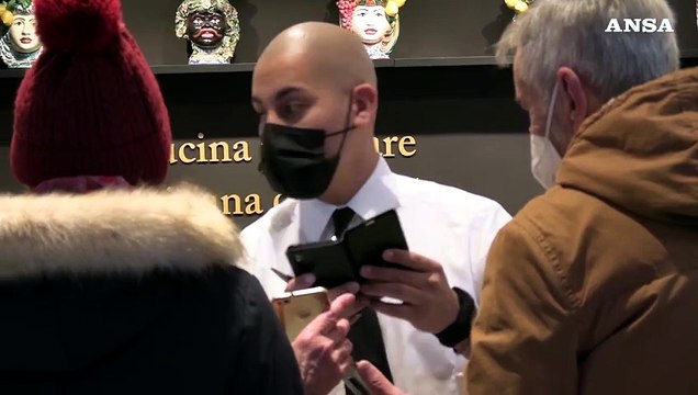 Super Green pass a Milano, clienti bar piu' sicuri a mangiare tra vaccinati