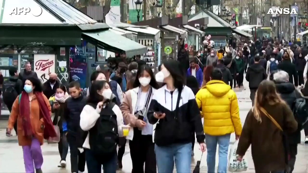 In Spagna entra il vigore l'obbligo di mascherina all'aperto per le feste