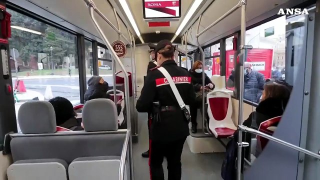 Super green pass, i controlli dei Carabinieri sui mezzi di trasporto a Roma