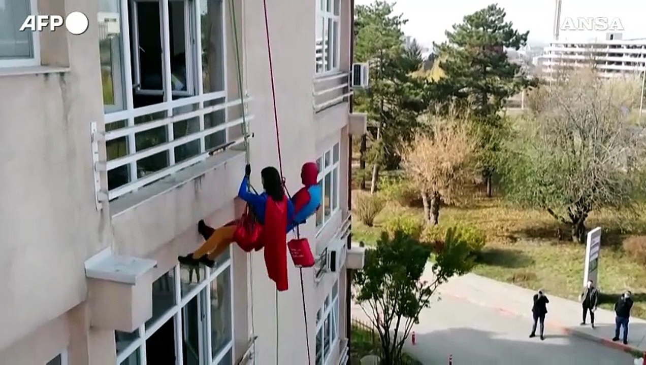 Kosovo, sorprese da "Supereroi" per alcuni bambini malati