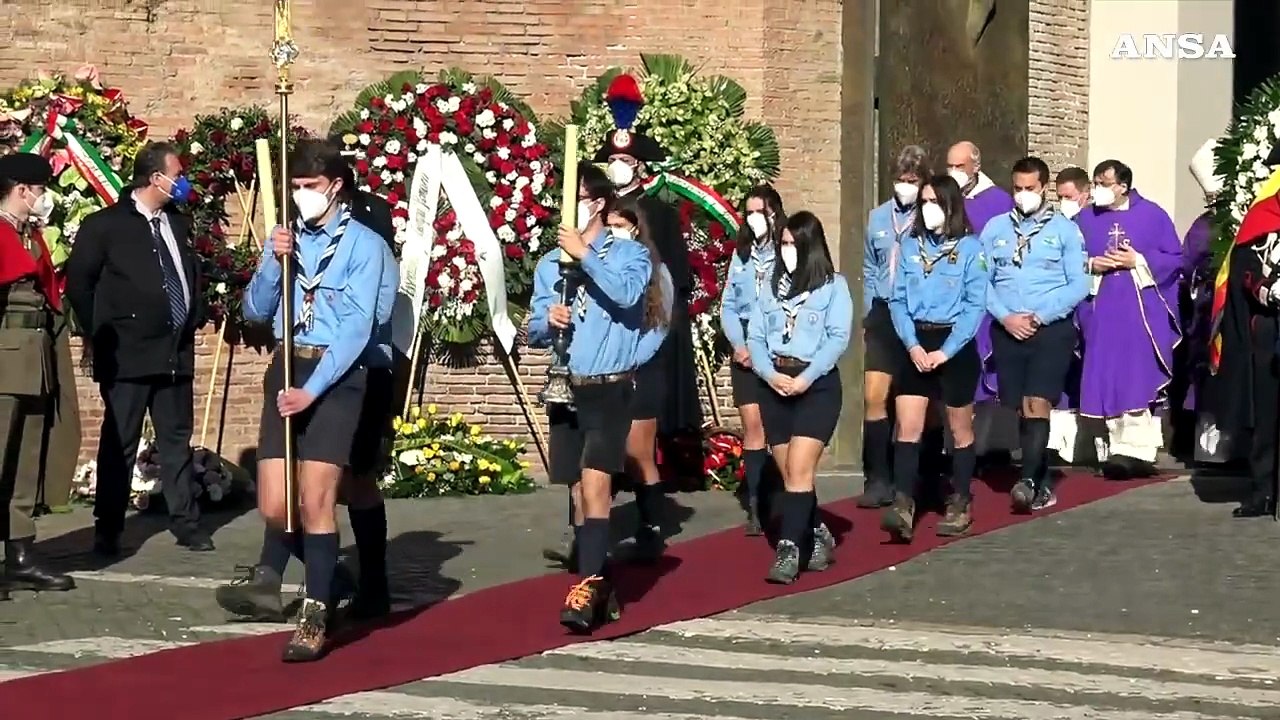 Sassoli, funerali di Stato a Roma: l'uscita dalla basilica