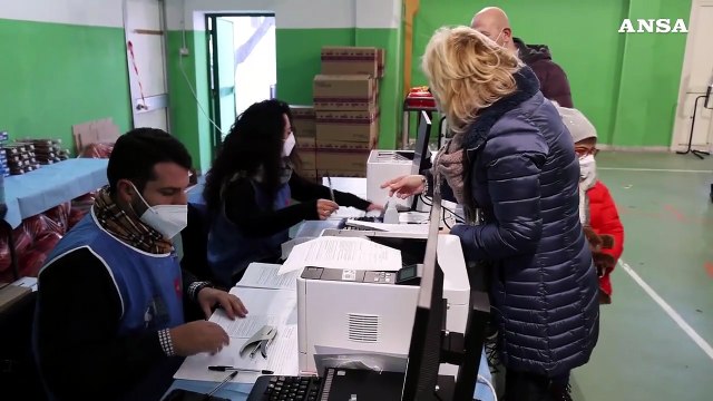 Idea vaccini a scuola. Ministero Istruzione: Prolungare anno? Valuteremo