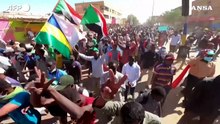 Sudan, i manifestanti  bloccano Khartoum contro il governo militare