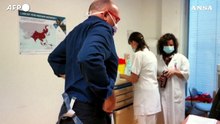 Covid, vaccino contro Omicron: partono i test di Pfizer