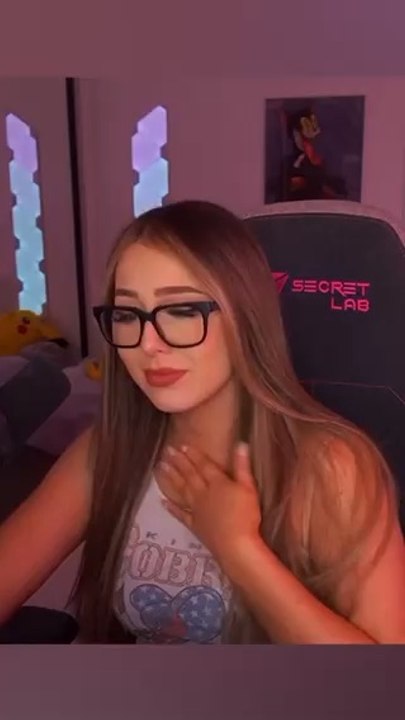 I had JUST finished choking 💀✋🏼 #twitch #twitchstreamer #twitchclips #twitchmoments #twitchfails #gamergirl #pickuplines #jokes