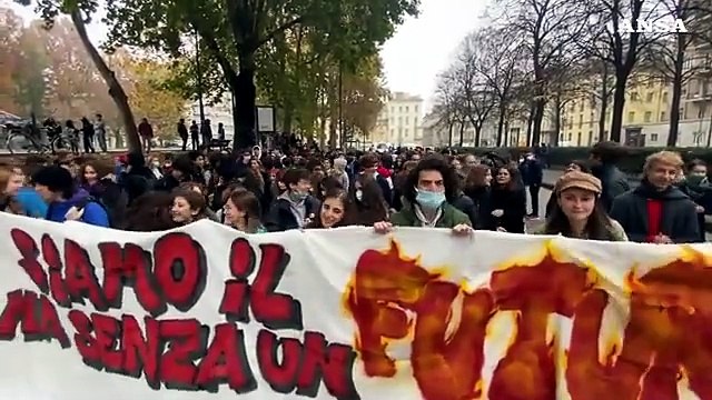 Scuola: Torino, centinaia studenti delle superiori in corteo