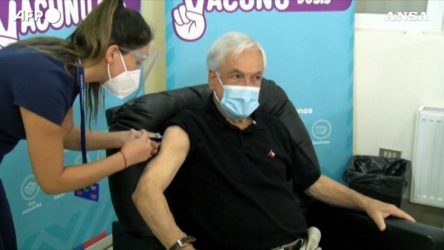 Cile, il presidente uscente Pinera riceve la quarta dose di vaccino anti-Covid