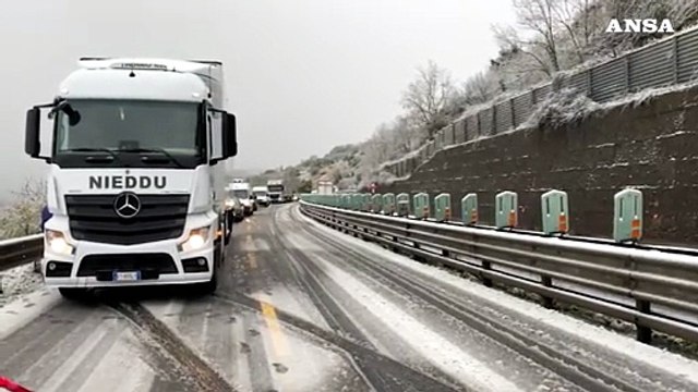 Neve in Sardegna, disagi sulle strade statali: traffico bloccato per due ore