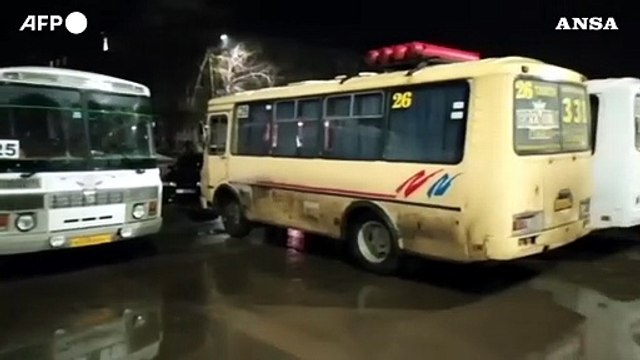 Ucraina, fuga da Donetsk: gli abitanti lasciano la citta' sugli autobus
