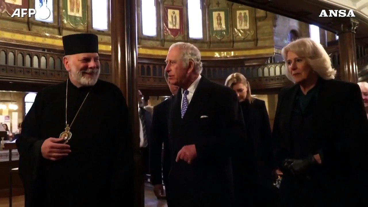Londra, il principe Carlo e Camilla in visita alla cattedrale ucraina