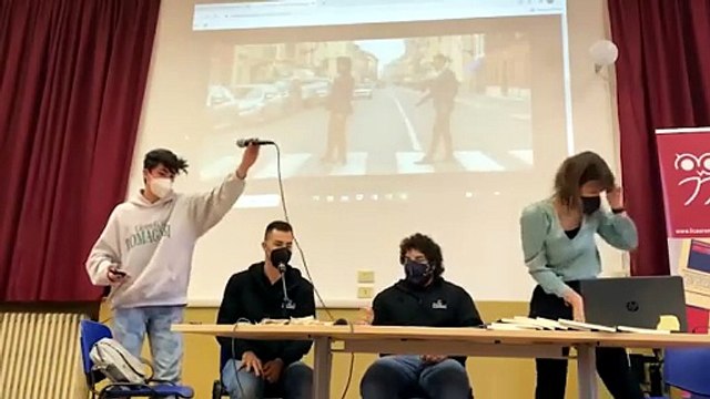 Io parlo parmigiano: lezione di dialetto e risate al Romagnosi - Video
