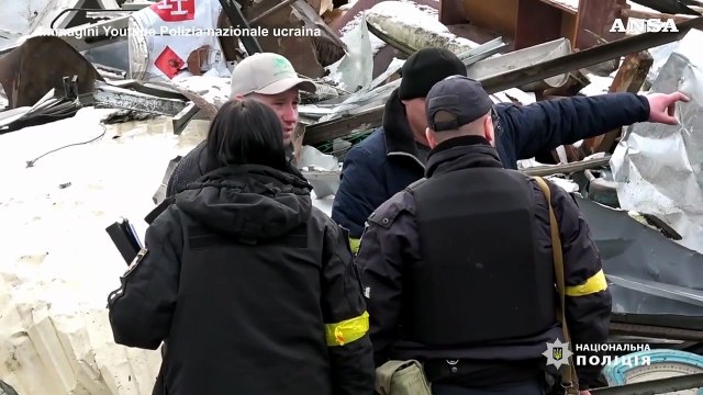 Ucraina, la devastazione a Korosten dopo un attacco aereo