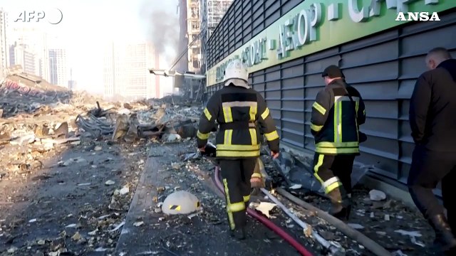 Ucraina, 26esimo giorno di guerra: bombardato un centro commerciale a Kiev