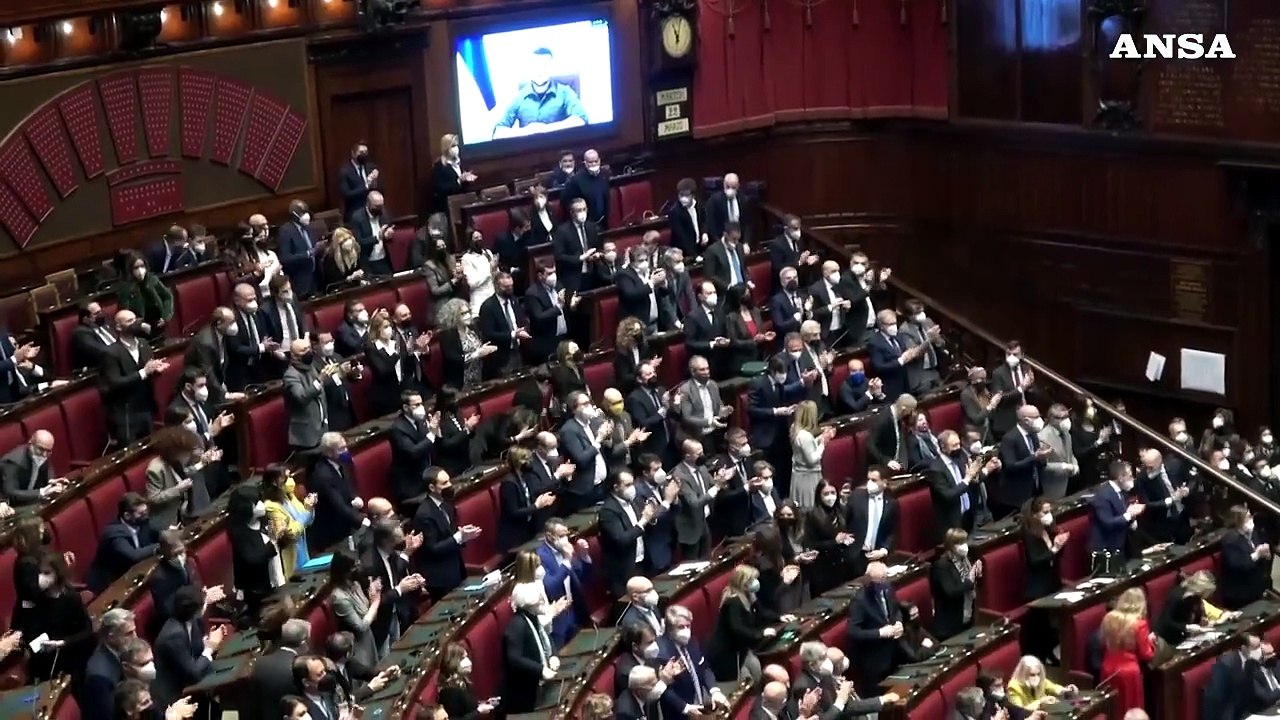 Draghi in Parlamento: "Le spese militari vanno adeguate"