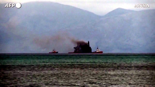 Incendio traghetto tra Grecia e Italia, trovato vivo uno dei dispersi