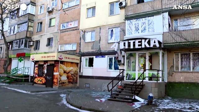 Ucraina, raid sul teatro di Mariupol: 130 usciti vivi dalle macerie