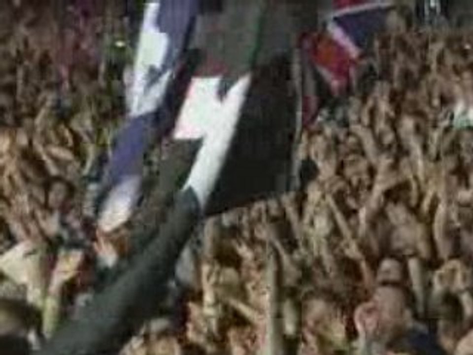 Coldplay - In My Place live Glastonbury 2005