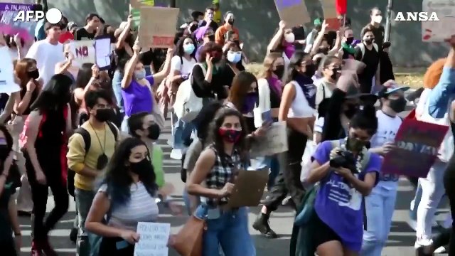 Costa Rica, marcia contro la violenza sulle donne