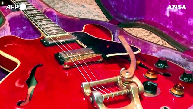 Parigi, all'asta la chitarra che porto' allo scioglimento degli Oasis